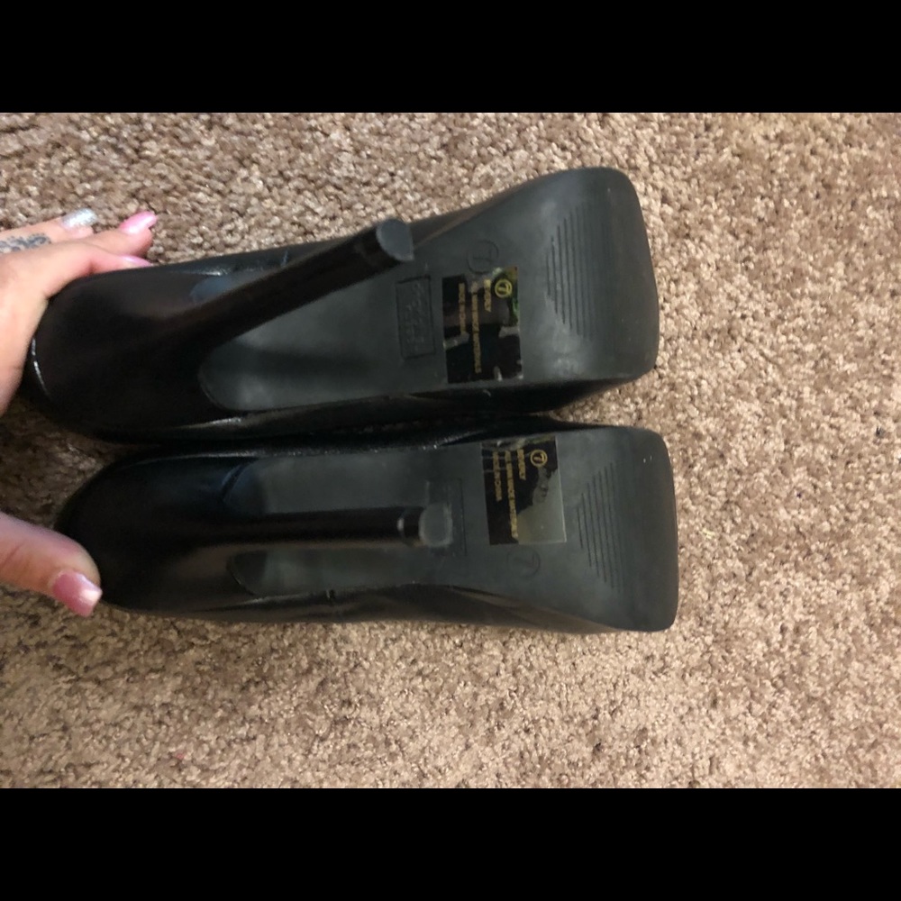 Brand new heels - Picture 3 of 4